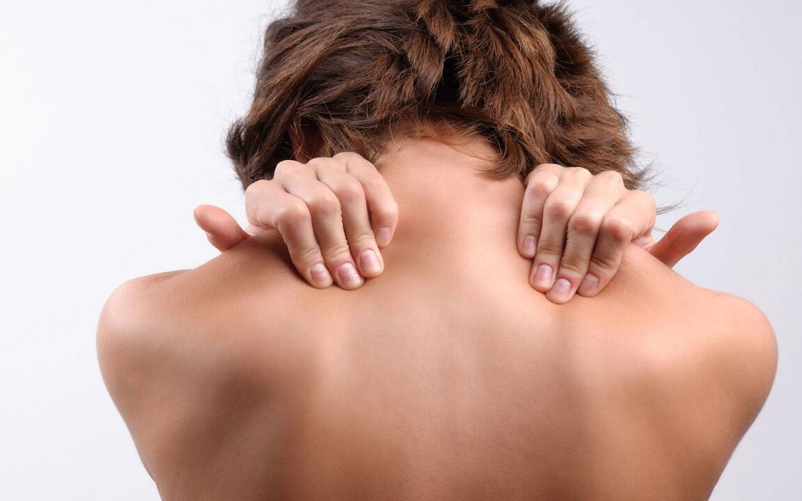 auto -massagem do pescoço e costas